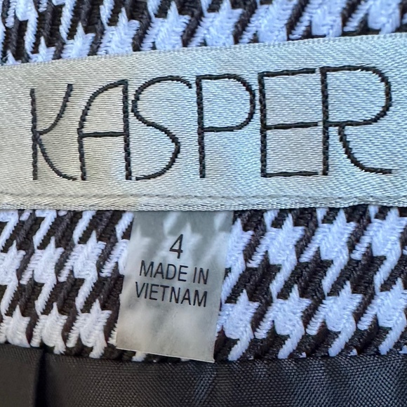 Kasper Black and White Houndstooth Pencil Skirt, Size 4. - Picture 3 of 8